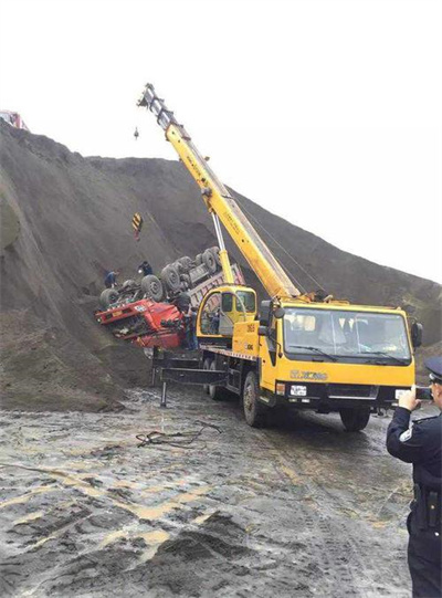 博尔塔拉上犹道路救援